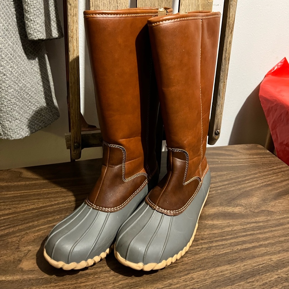 Outwoods faux leather boots size 8